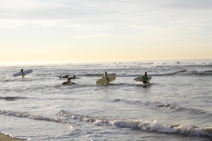 Women's longboard heading out to for the second heat. Photo by Alex Doan